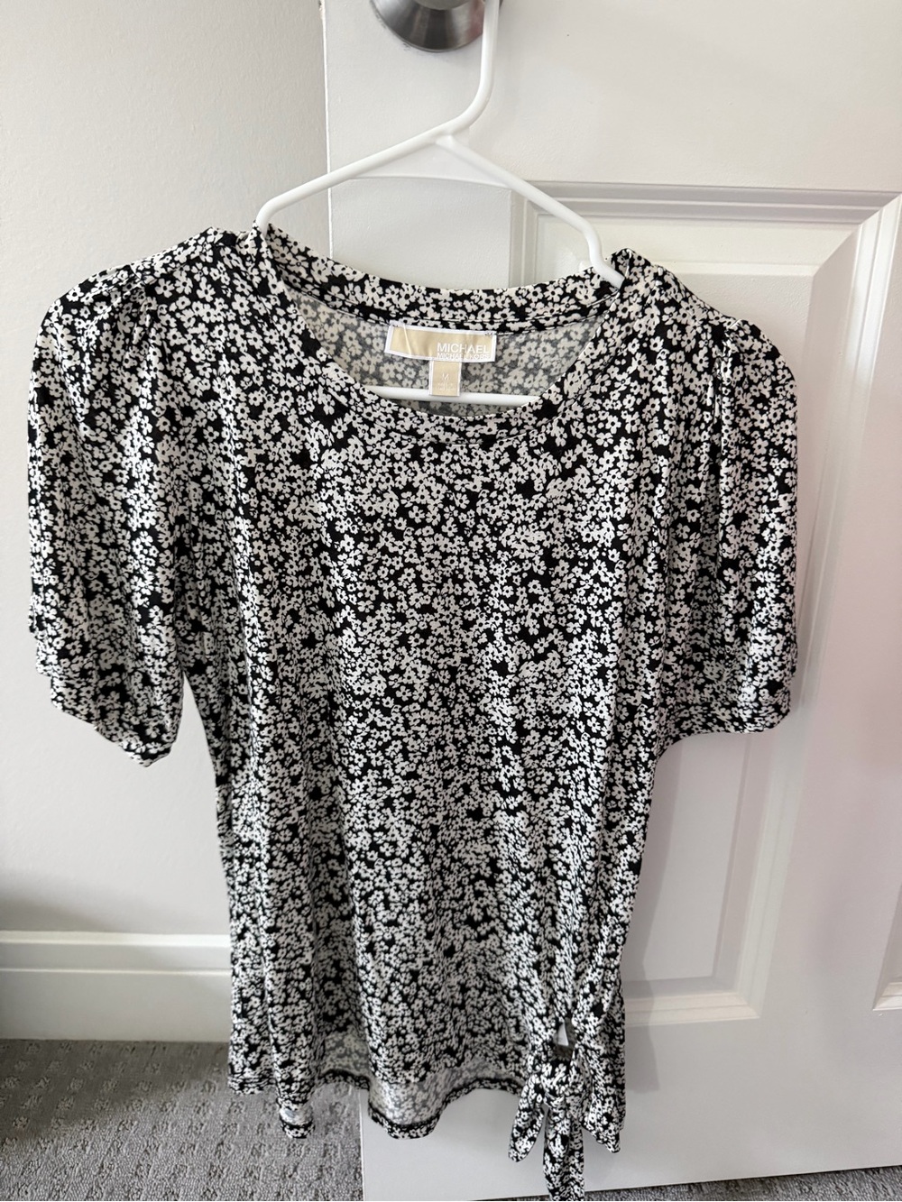 Michael Kors Black & White Floral Short Sleeve Tie-Hem Tee
